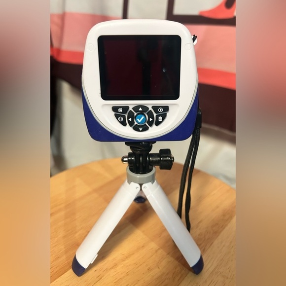 Tobi 2 Kids Director’s High Def Digital Camera for Photos & Video w/ Tripod​ - Picture 4 of 4